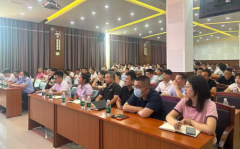 <b>学校食堂应将餐饮具清洗消毒做为从业人员食物</b>